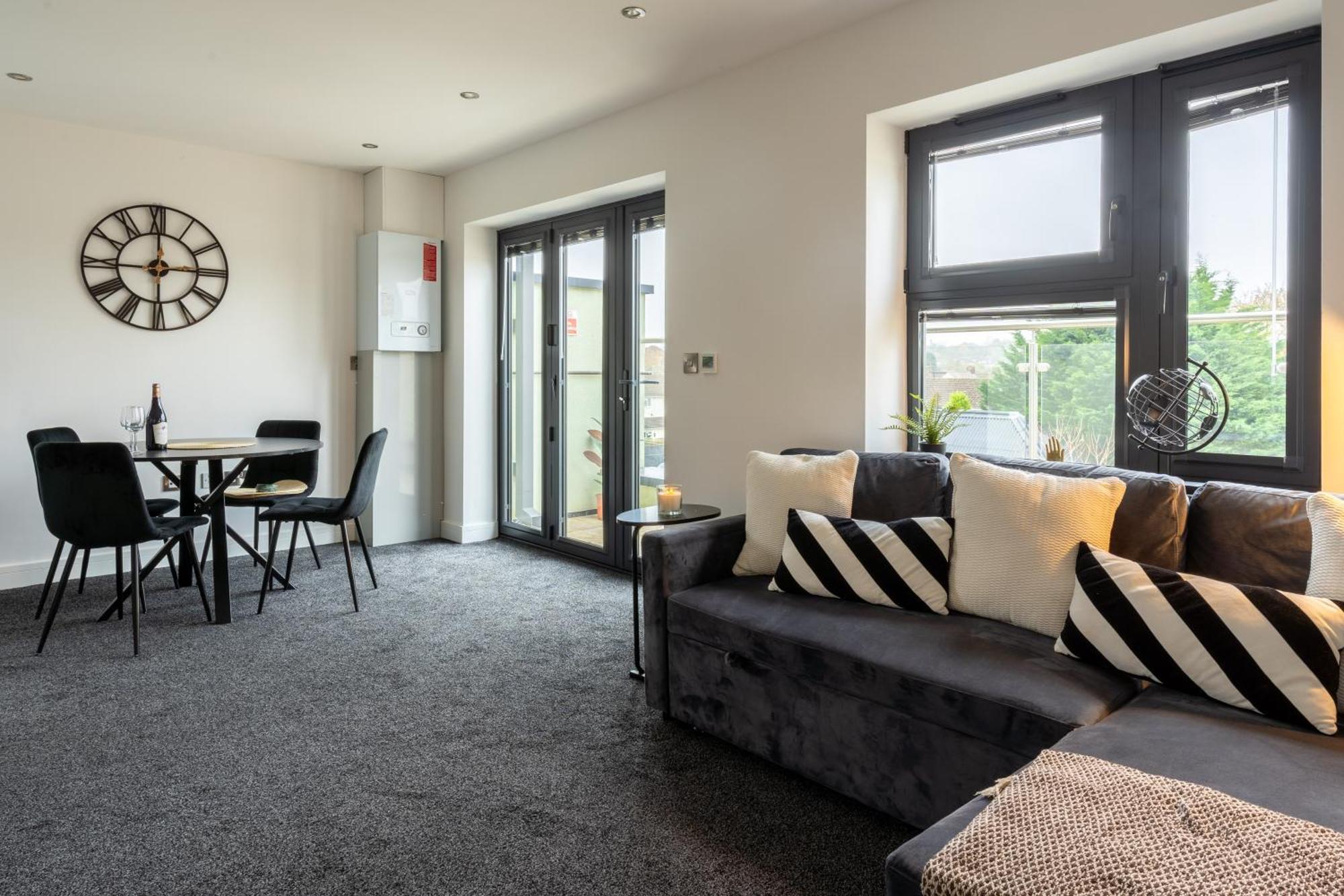 Modern 2-Bed Apartment With Balcony, Close To Oxford City Centre With Free Parking Exterior photo